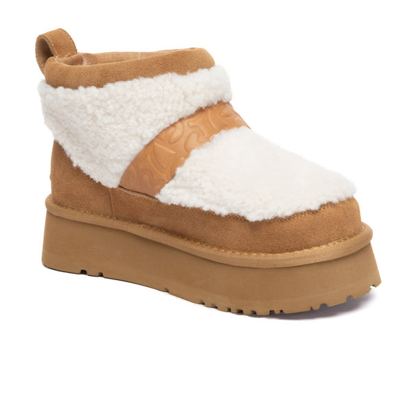 EverUgg Short Maphie UGG Boots in tan with plush faux fur lining and classic silhouette, perfect for cozy winter wear.