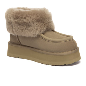 EverUgg Loofee UGG boots in plush, cozy sheepskin with a classic tan design and comfortable rubber sole.
